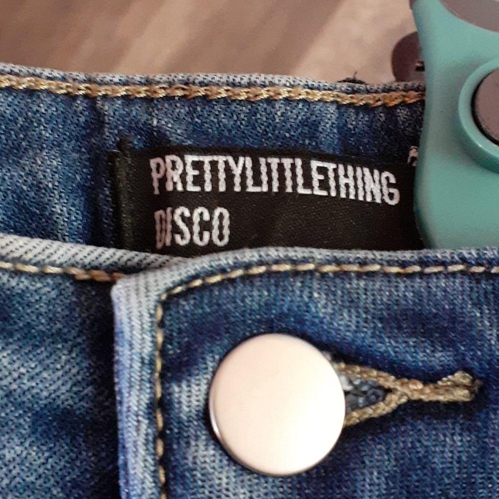 Pretty Little Thing HIGH Waisted Jeans - Picture 2 of 4